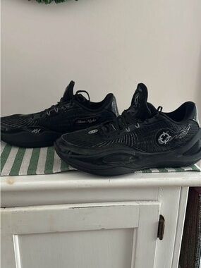 Igor Black Low-Top Athletic Sneakers